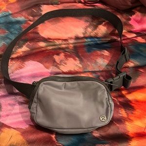 Lululemon - Everywhere belt bag - Dusky Lavender